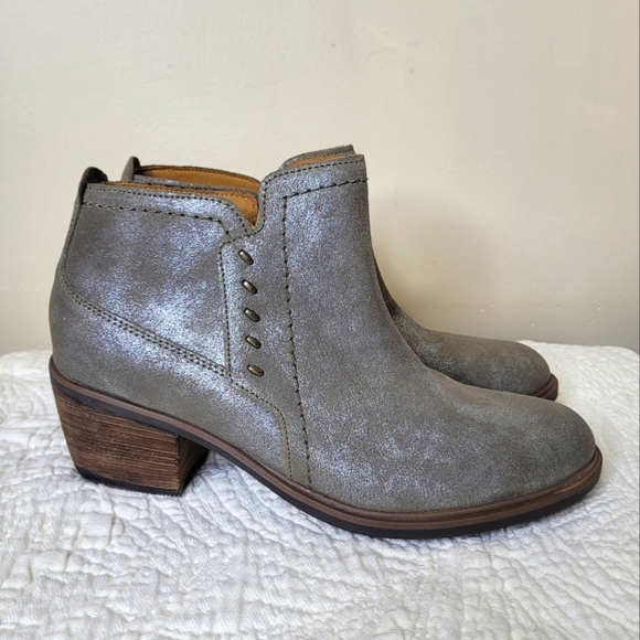 Clarks Neva Lo Ankle Boots Womens 8.5 Metallic Leather Comfort - Picture 2 of 10